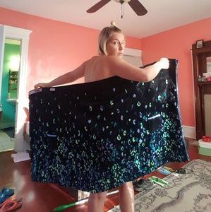 Xhilaration Wrap around bath towel